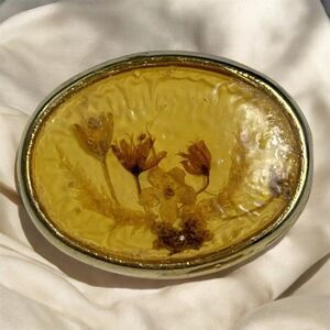 Brooch vintage goldtone flower  1.5 inches  oval